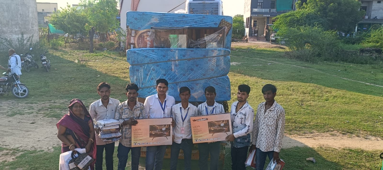 pachala sawai madhopur me jode ko uphar vitrit keya gaya 